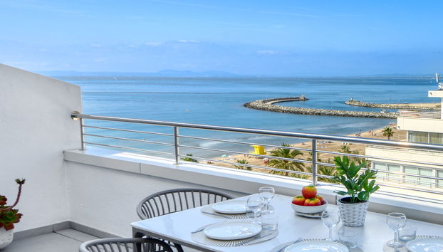 2 bedroom Apartment in Roses with swimming pool and garden - Photo 2