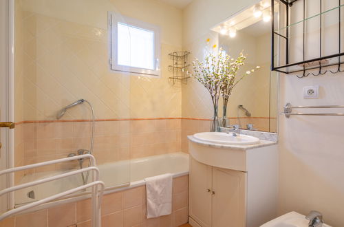 Foto 16 - Casa con 3 camere da letto a Roquebrune-sur-Argens con piscina e giardino