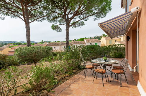 Photo 1 - Maison de 3 chambres à Roquebrune-sur-Argens avec piscine et vues à la mer