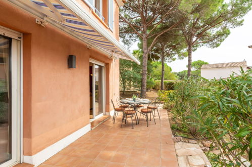 Foto 17 - Casa con 3 camere da letto a Roquebrune-sur-Argens con piscina e vista mare