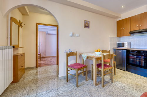 Photo 4 - 1 bedroom Apartment in Opatija with garden and terrace