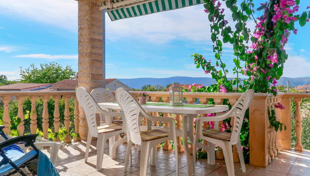 Apartamento de 3 quartos em Krk com jardim e terraço - Foto 2