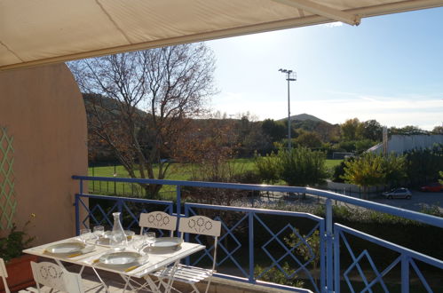 Photo 18 - Appartement de 2 chambres à Saint-Cyr-sur-Mer avec terrasse et vues à la mer