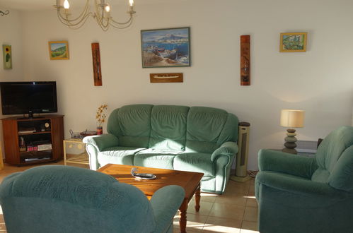 Photo 7 - 2 bedroom Apartment in Saint-Cyr-sur-Mer with terrace and sea view