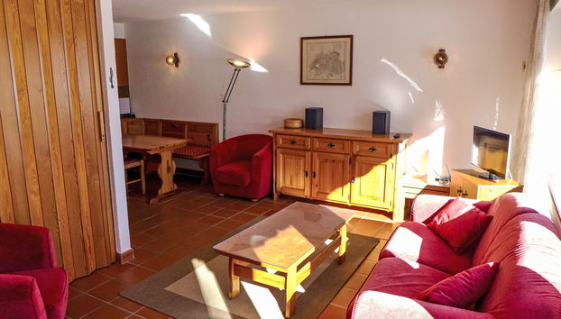 2 bedroom Apartment in Crans-Montana with swimming pool and terrace - Photo 2