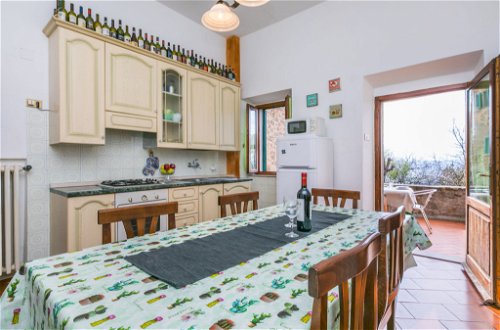 Foto 2 - Apartment mit 4 Schlafzimmern in Montecatini Val di Cecina mit terrasse