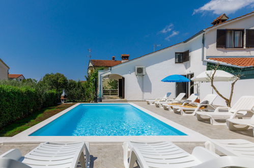 Foto 6 - Casa con 4 camere da letto a Poreč con piscina privata e vista mare