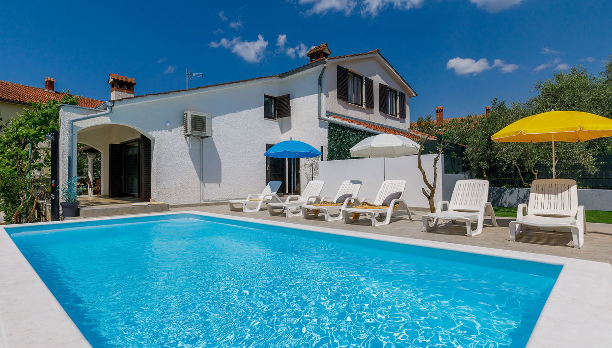 Maison de 5 chambres à Poreč avec piscine privée et jardin - Photo 1