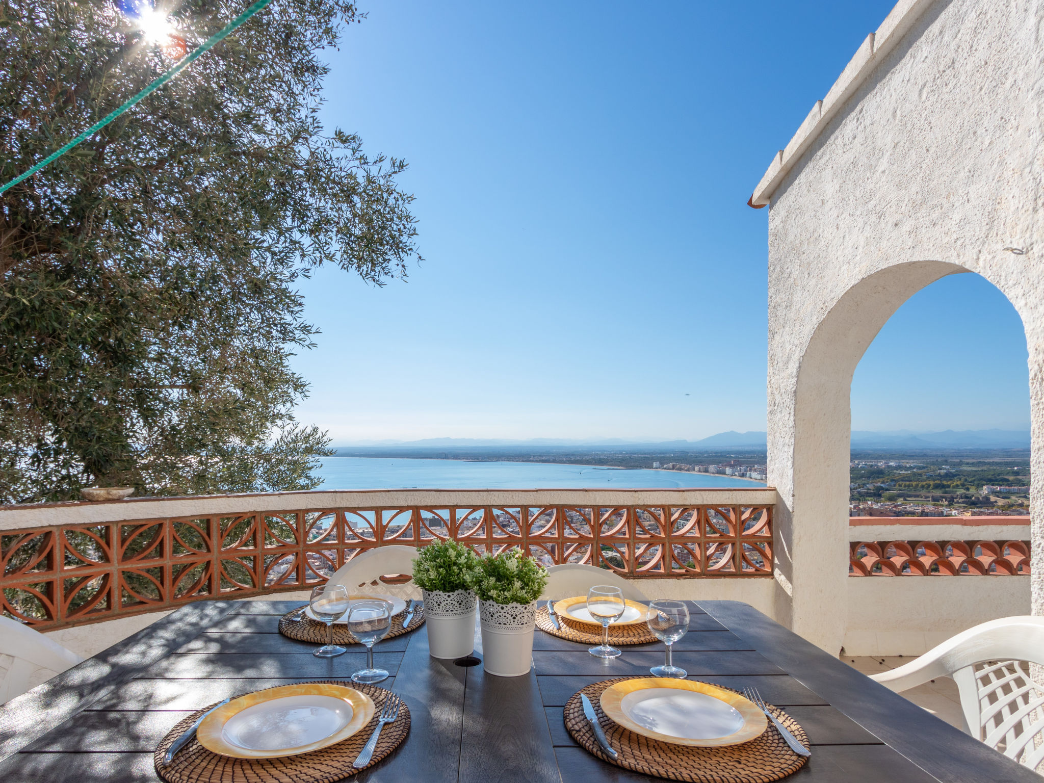 Photo 1 - Maison de 2 chambres à Roses avec terrasse et vues à la mer