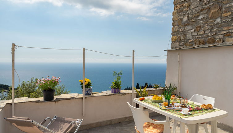 Photo 1 - Maison de 1 chambre à Cipressa avec terrasse et vues à la mer