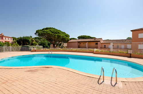 Foto 13 - Apartamento de 1 habitación en Sainte-Maxime con piscina y vistas al mar