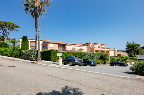 Foto 17 - Appartamento con 1 camera da letto a Sainte-Maxime con piscina e vista mare