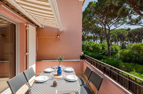 Photo 10 - 1 bedroom Apartment in Sainte-Maxime with swimming pool and garden