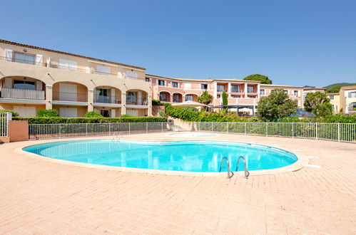 Foto 12 - Apartamento de 1 quarto em Sainte-Maxime com piscina e vistas do mar