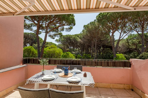 Photo 3 - 1 bedroom Apartment in Sainte-Maxime with swimming pool and garden