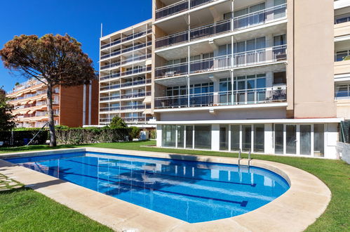 Foto 1 - Appartamento con 3 camere da letto a Sant Vicenç de Montalt con piscina e vista mare