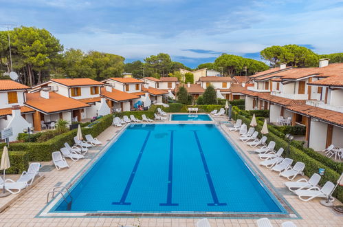 Foto 1 - Casa de 2 quartos em San Michele al Tagliamento com piscina e jardim