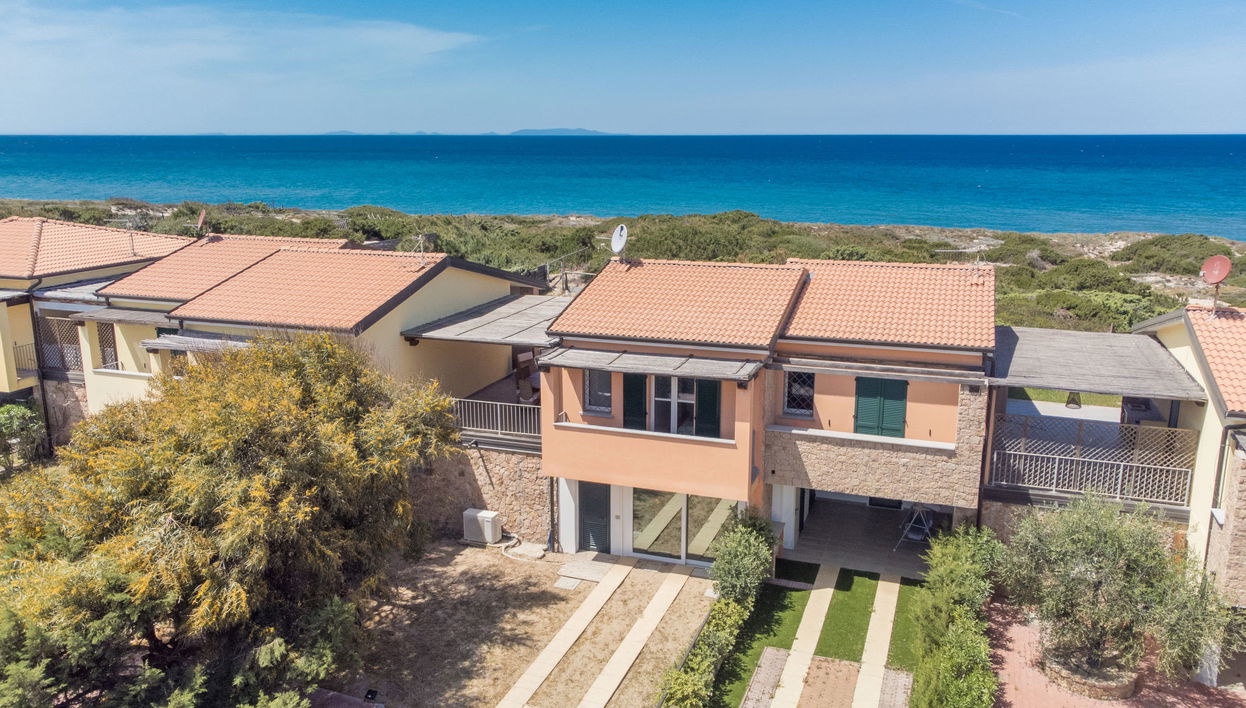 Casa de 4 quartos em Badesi com piscina e jardim - Foto 1
