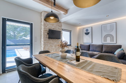 Photo 8 - 4 bedroom House in Malinska-Dubašnica with private pool and garden