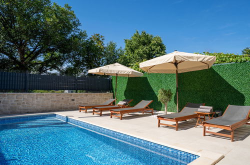Photo 40 - 4 bedroom House in Malinska-Dubašnica with private pool and garden