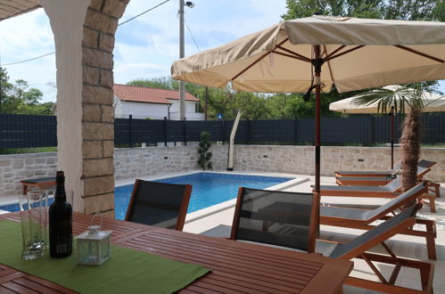 Photo 2 - 4 bedroom House in Malinska-Dubašnica with private pool and sea view