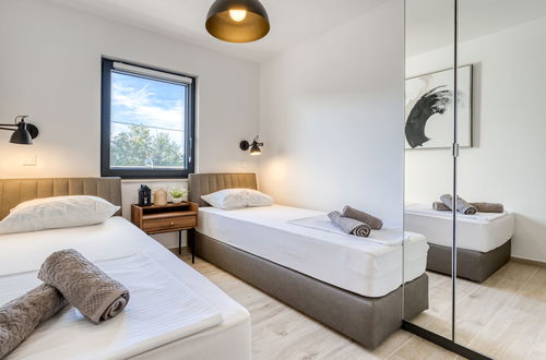 Photo 30 - 4 bedroom House in Malinska-Dubašnica with private pool and garden