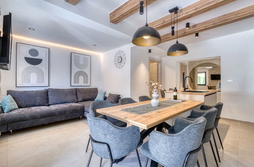 Photo 18 - 4 bedroom House in Malinska-Dubašnica with private pool and garden