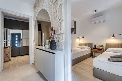 Photo 19 - 4 bedroom House in Malinska-Dubašnica with private pool and garden