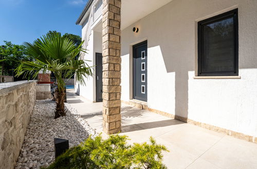 Photo 35 - 4 bedroom House in Malinska-Dubašnica with private pool and garden