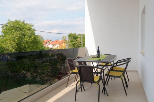 Foto 6 - Casa de 4 habitaciones en Malinska-Dubašnica con piscina privada y vistas al mar