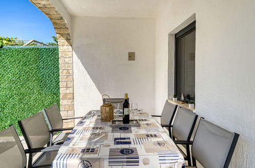 Photo 9 - 4 bedroom House in Malinska-Dubašnica with private pool and garden