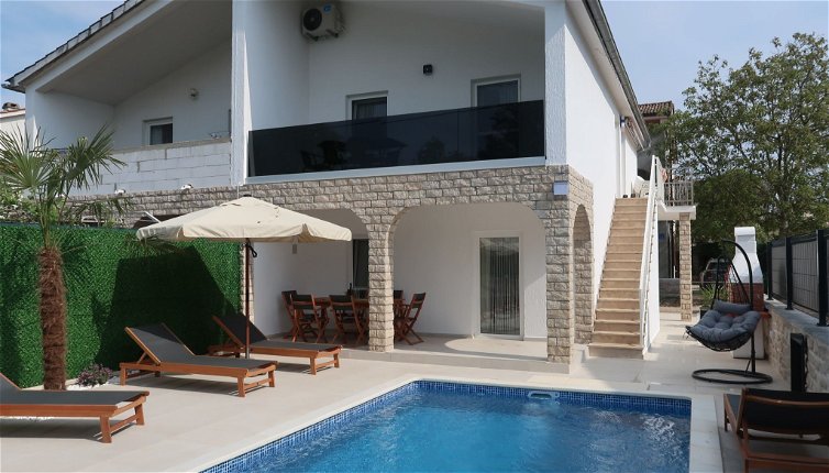 Foto 1 - Casa de 4 quartos em Malinska-Dubašnica com piscina privada e vistas do mar