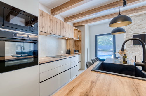 Photo 6 - 4 bedroom House in Malinska-Dubašnica with private pool and garden