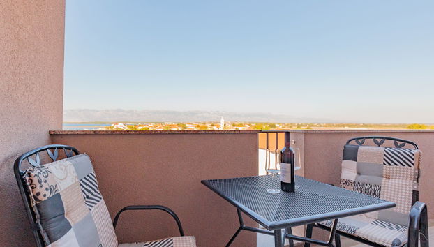 Apartamento de 2 quartos em Nin com piscina e jardim - Foto 2