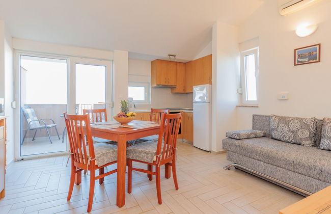 Apartamento de 2 quartos em Nin com piscina e jardim - Foto 4