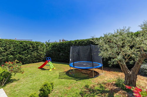 Foto 12 - Apartamento de 2 quartos em Ližnjan com piscina privada e jardim