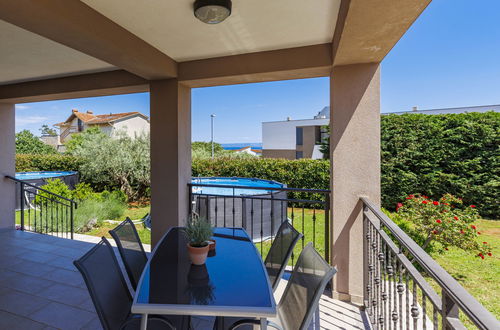 Foto 6 - Apartamento de 2 quartos em Ližnjan com piscina privada e jardim