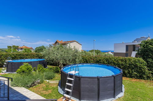 Foto 13 - Apartamento de 2 quartos em Ližnjan com piscina privada e jardim