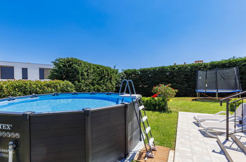 Foto 16 - Apartamento de 2 quartos em Ližnjan com piscina privada e jardim