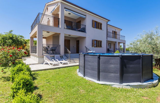 Apartamento de 3 quartos em Ližnjan com piscina privada e jardim - Foto 1