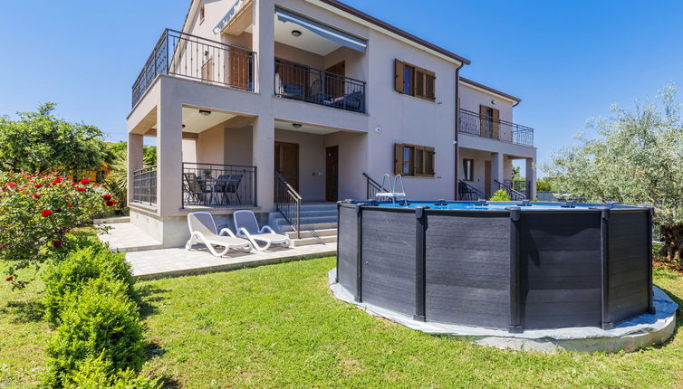 Foto 1 - Apartamento de 2 quartos em Ližnjan com piscina privada e jardim