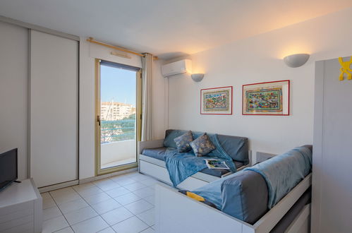 Foto 6 - Apartamento de 1 habitación en Fréjus con piscina y vistas al mar