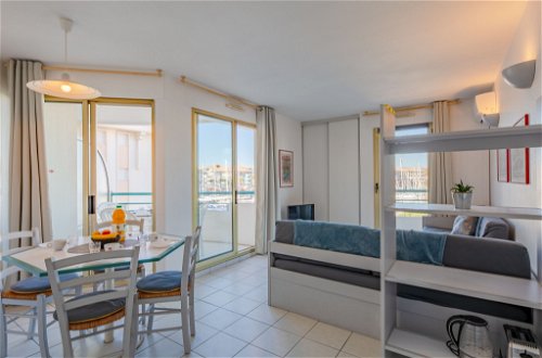 Foto 7 - Apartamento de 1 habitación en Fréjus con piscina y vistas al mar