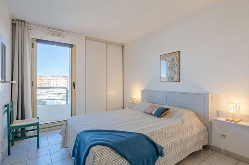 Foto 2 - Appartamento con 1 camera da letto a Fréjus con piscina e vista mare