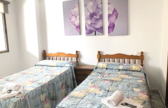 2 bedroom Apartment in Benidorm with swimming pool and garden - Photo 11