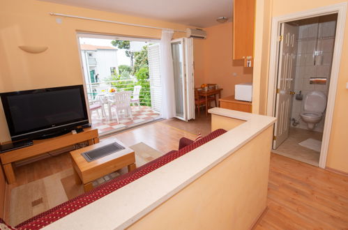 Foto 8 - Apartment mit 1 Schlafzimmer in Makarska mit blick aufs meer