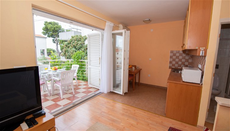 Foto 1 - Apartamento de 1 habitación en Makarska con vistas al mar