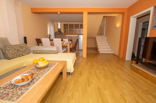 Foto 8 - Appartamento con 2 camere da letto a Makarska con terrazza e vista mare