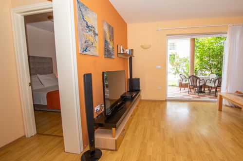 Foto 7 - Appartamento con 2 camere da letto a Makarska con terrazza e vista mare