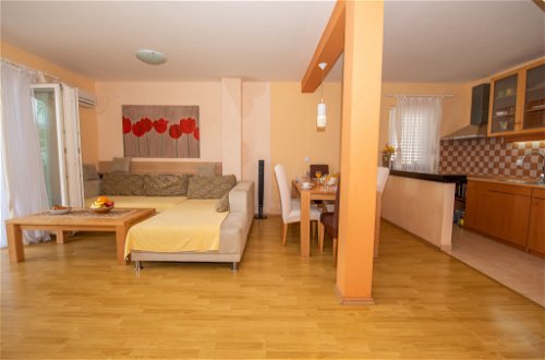 Foto 14 - Apartamento de 2 habitaciones en Makarska con terraza y vistas al mar